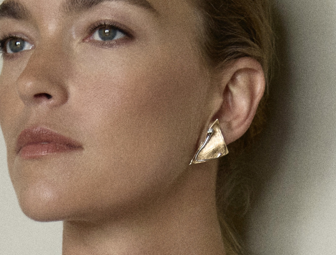 Rare 14k Gold Bracelet Designed by Ole Lynggaard Denmark c.1970 Length 19cm Weight 40.5 gram perfect condition